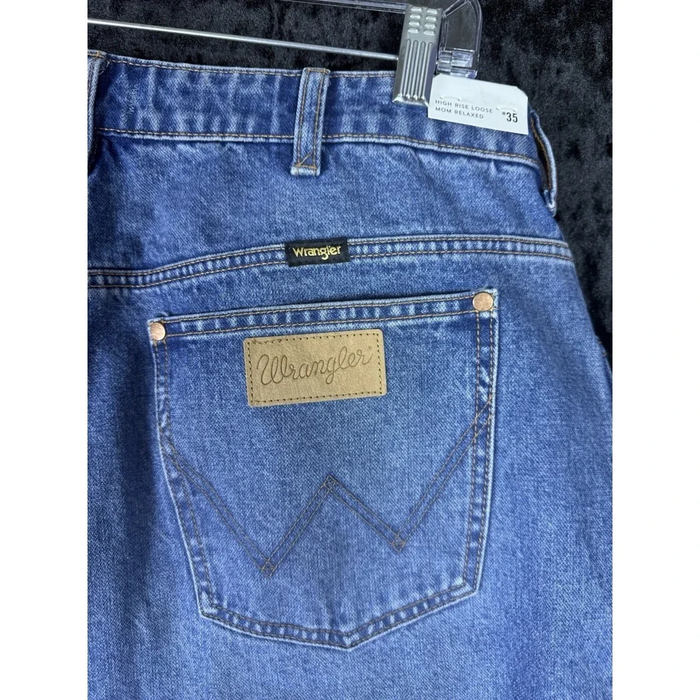 Wrangler Mom Straight High Rise Blue Jeans Womens 35x28 Denim Distressed‎ NWT